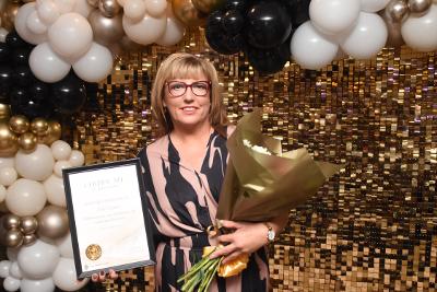 Foster carer Ann receives an award
